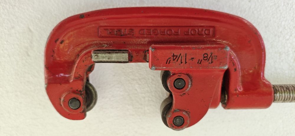 Tăietor țevi profesional Super-Ego No. 701 (1/8" - 1 1/4")