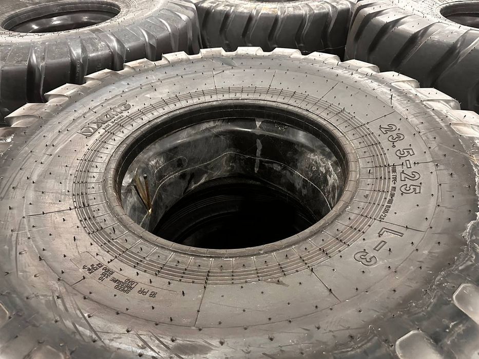 Погрузчики шины 23.5-23 (3 куба)