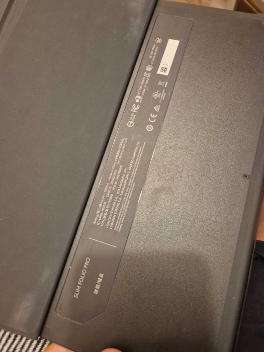 Husă cu tastatură Logitech Slim Folio Pro pentru iPad 13" sau 12,9"