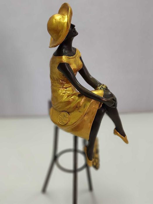 Vând statuie Lady at the Bar ,din bronz
