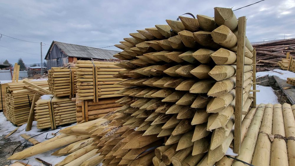 Tutori din lemn rotund ascutiti si tratati