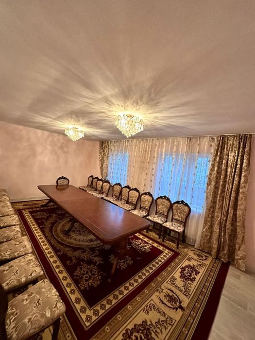 Продается стол со стульями