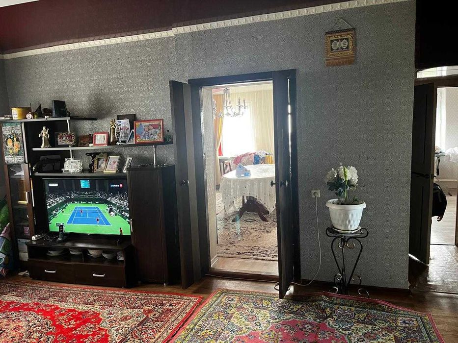 Продам двух этажный дом