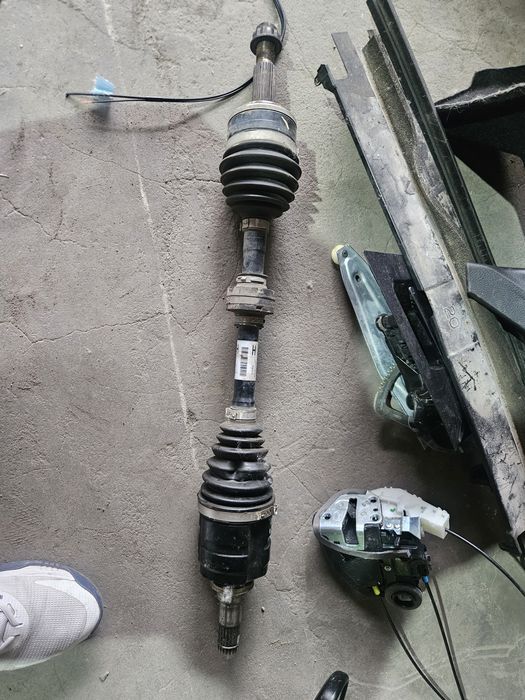 Предна лява полуоска за Toyota C-hr 1.2i