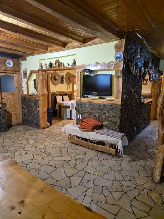 Inchiriez cabana cu capacitate intre 20 si 24 de locuri