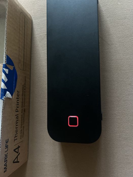 Vând produse de tatuat