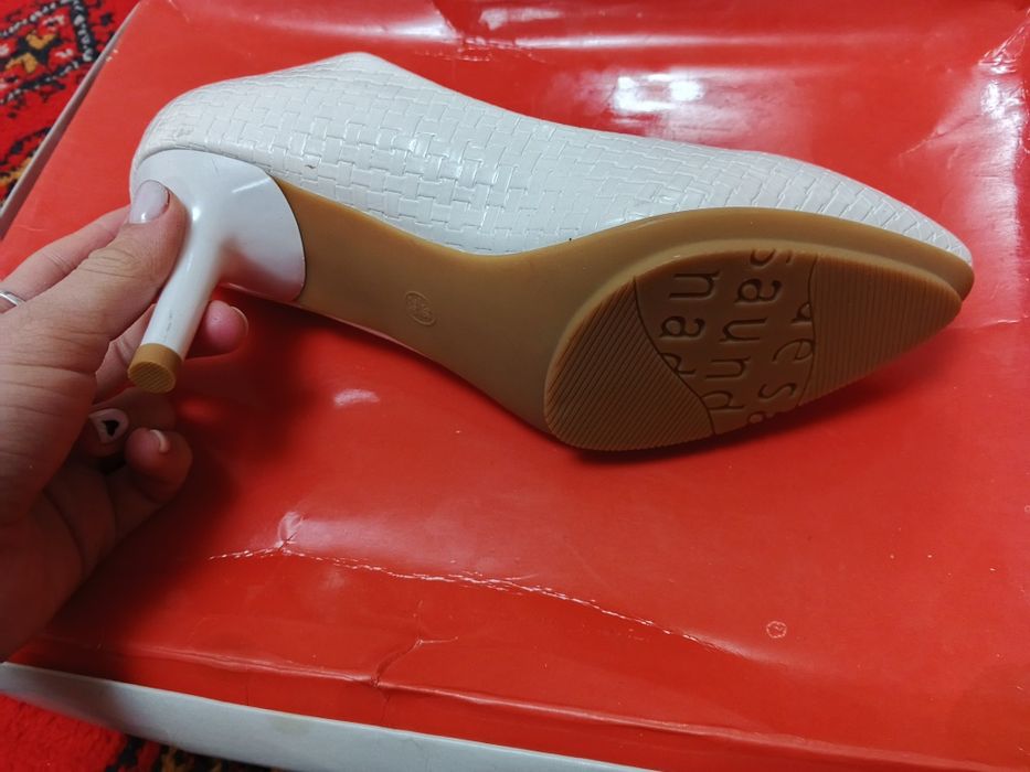 Новые брендовые туфли