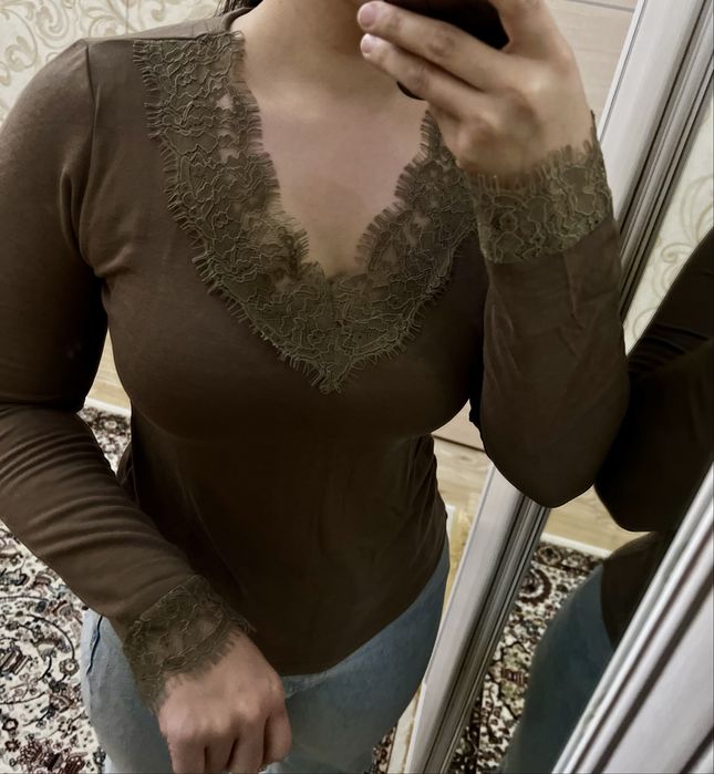 Лонгслив с кружевом