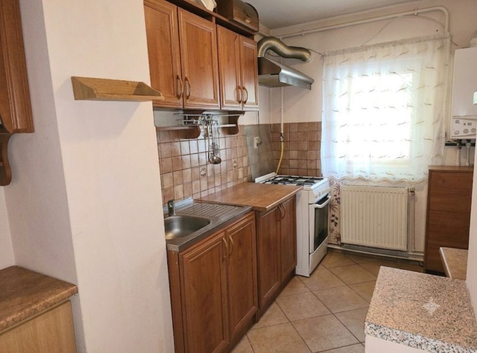 Vând apartament 4 camere