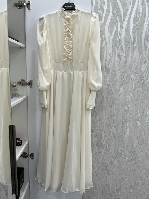 Платье шифоновое бежевое