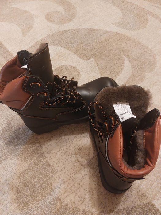 Продам зимние ботинки