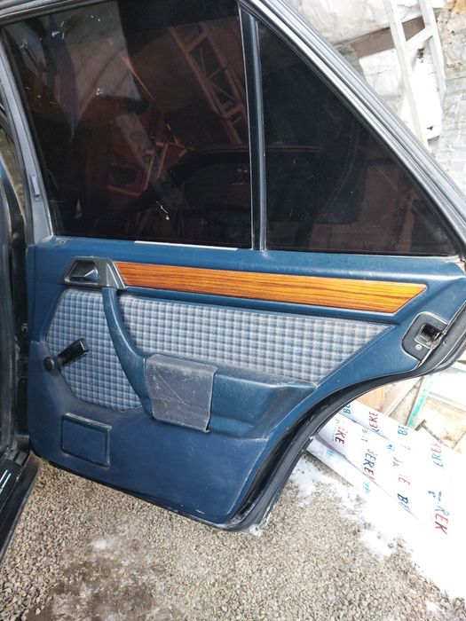 Продам запчасти Мерс124!