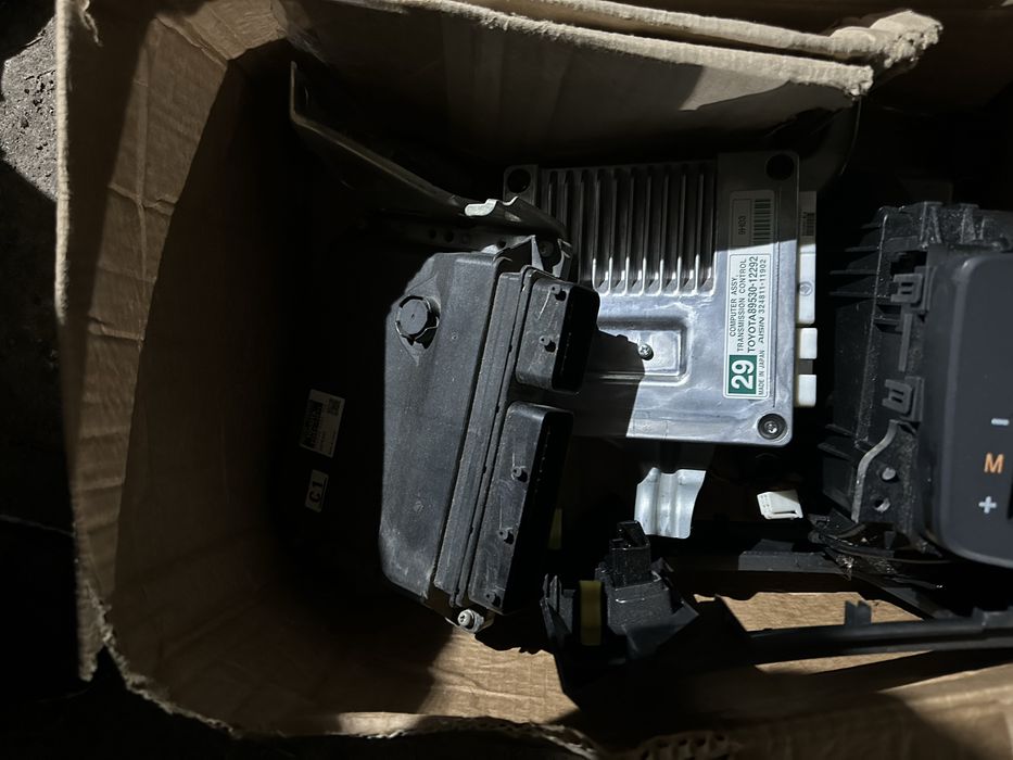 Продам коробку робот.