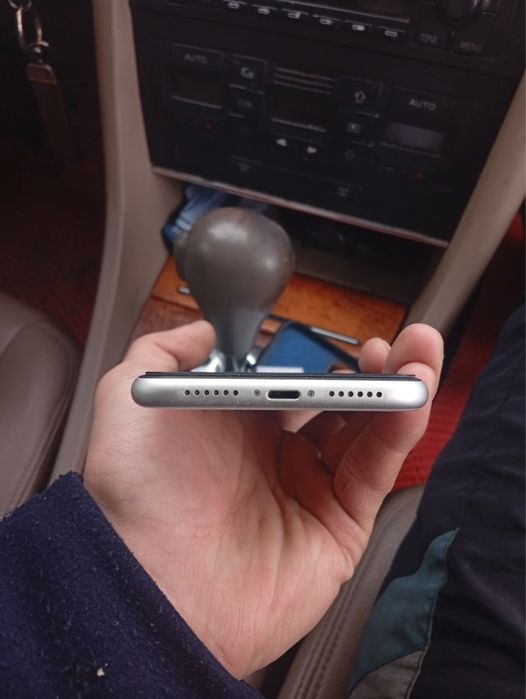 Продам айфон 11 128