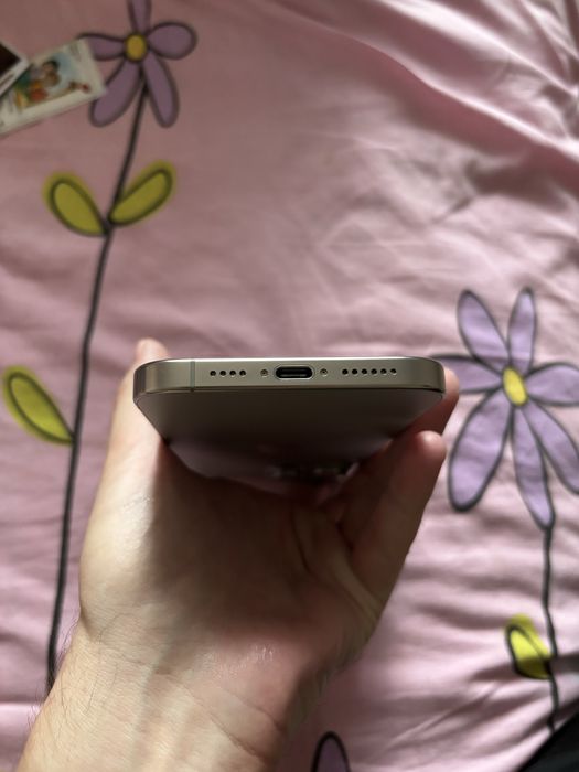 Продаю iPhone 16 Pro Max.