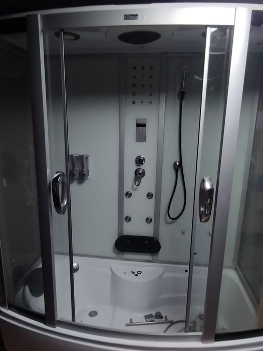 Душевая кабина с парогенератором