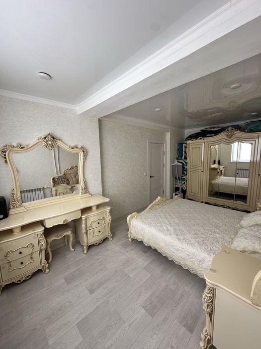 Продам спальный гарнитур