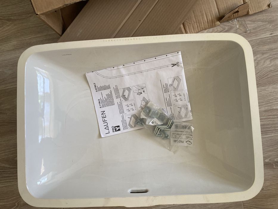 Продам кафель и раковины