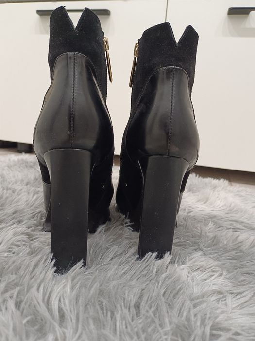 Продам ботильоны женские