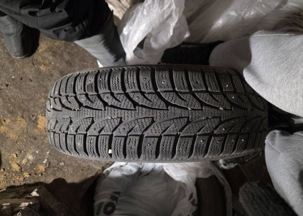 Продам зимнюю резину, в хорошем состоянии

ICE BLAZER

185/65 R15