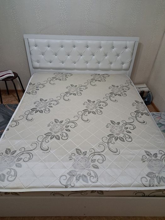 Диван спальни продаётся