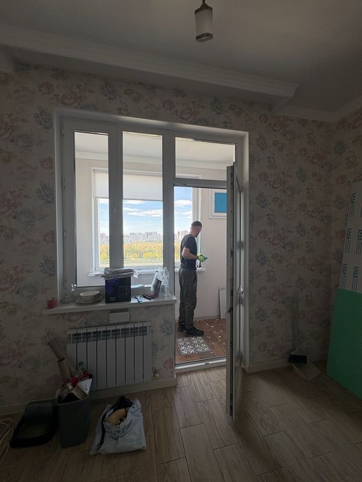 Продается 2 окна и вход на балкон