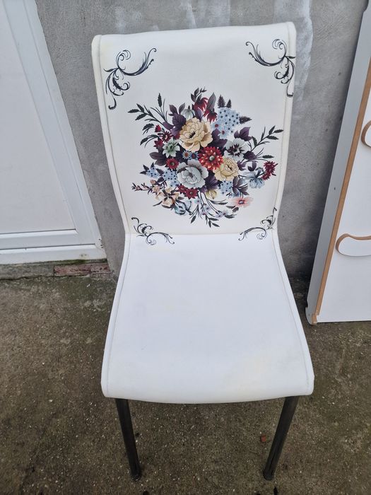 Masa din sticla extensibila cu 4 scaune