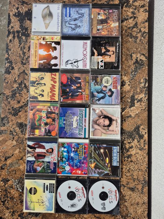 Vând 64 CD muzica usoara mixta straina artisti internationalii
- Tot lotul de 64 CD cu muzică usoara mixta straina 455 lei (aproximativ 7lei /1CD)
65