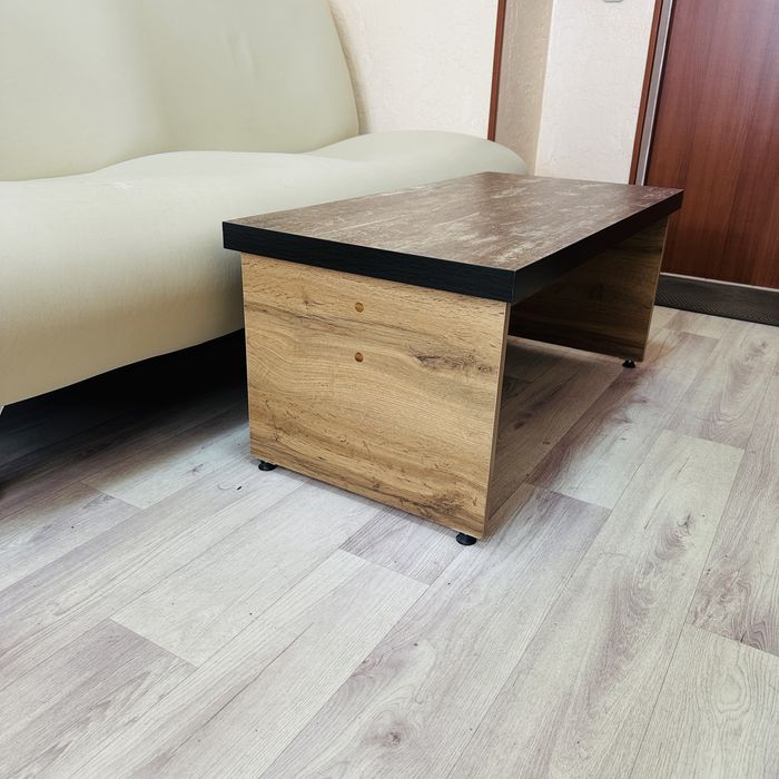 Диван с журнальным столиком