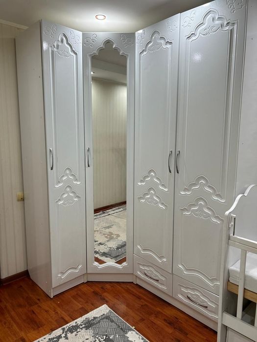 Срочно продам  угловой шкаф 80000тг