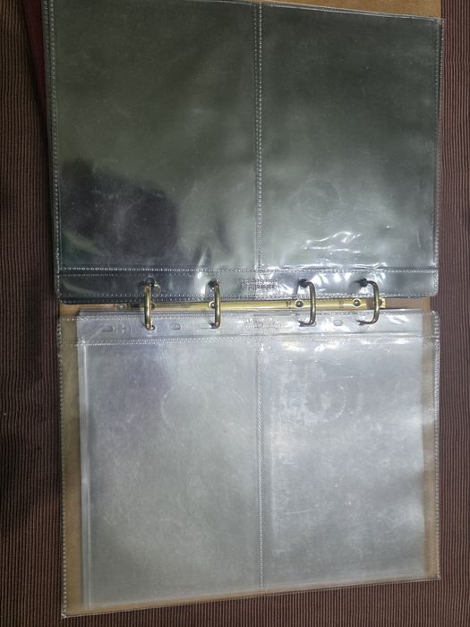 Vând albume pentru bancnote