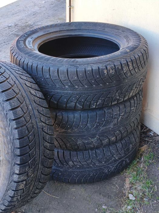 Зимняя резина 215/65R16