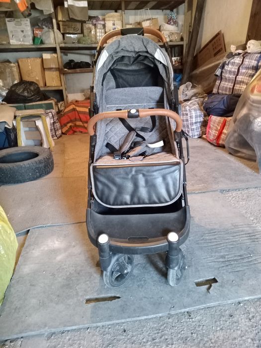 Детская прогулочная коляска