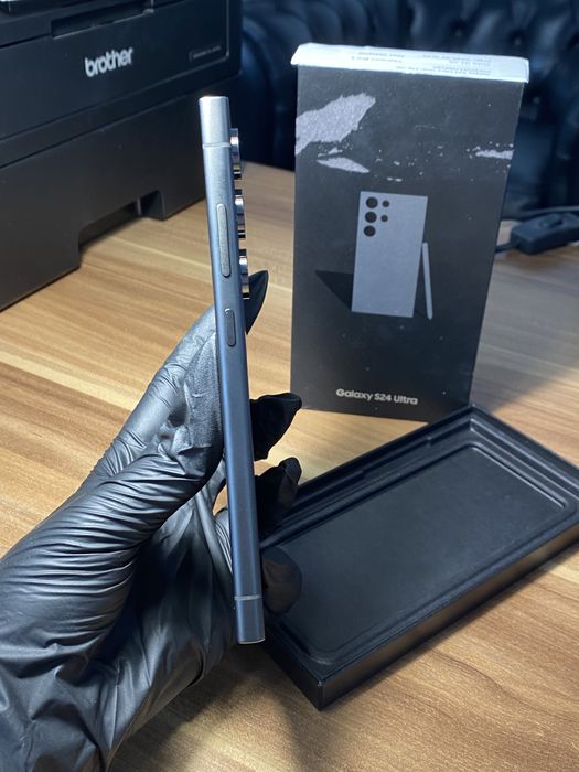 Samsung Galaxy s24 ultra • 256 GB • Titanium Black
