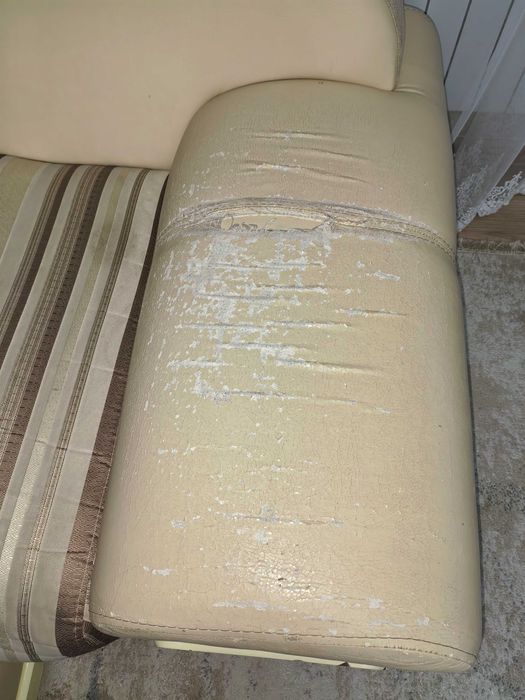 Продам диван углавой