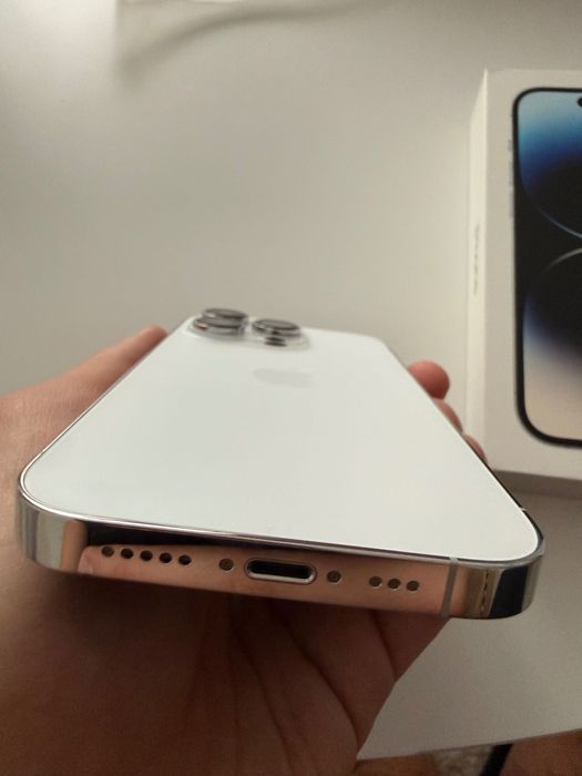 Vând iPhone 14 Pro în garanție