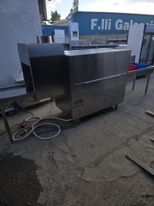 Tunel de spălat vase,marca Electrolux,cu masa intrare si ieșire
Ideala