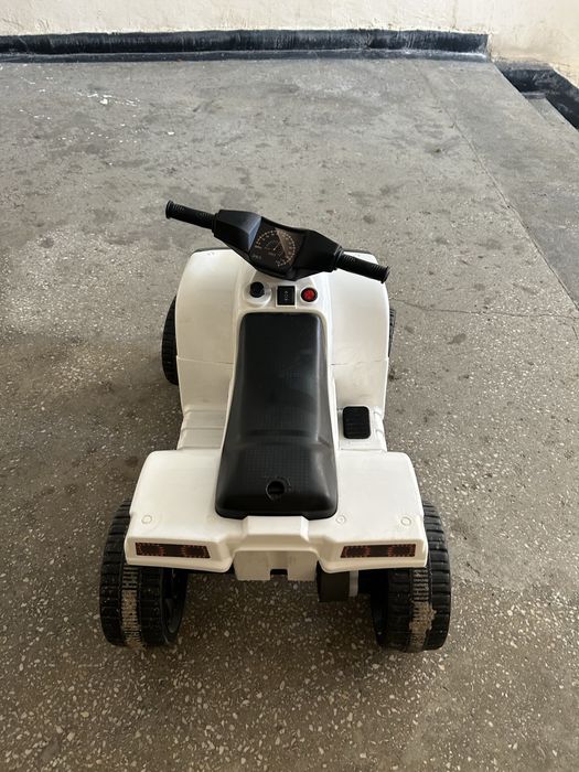 Mașinuță electrică