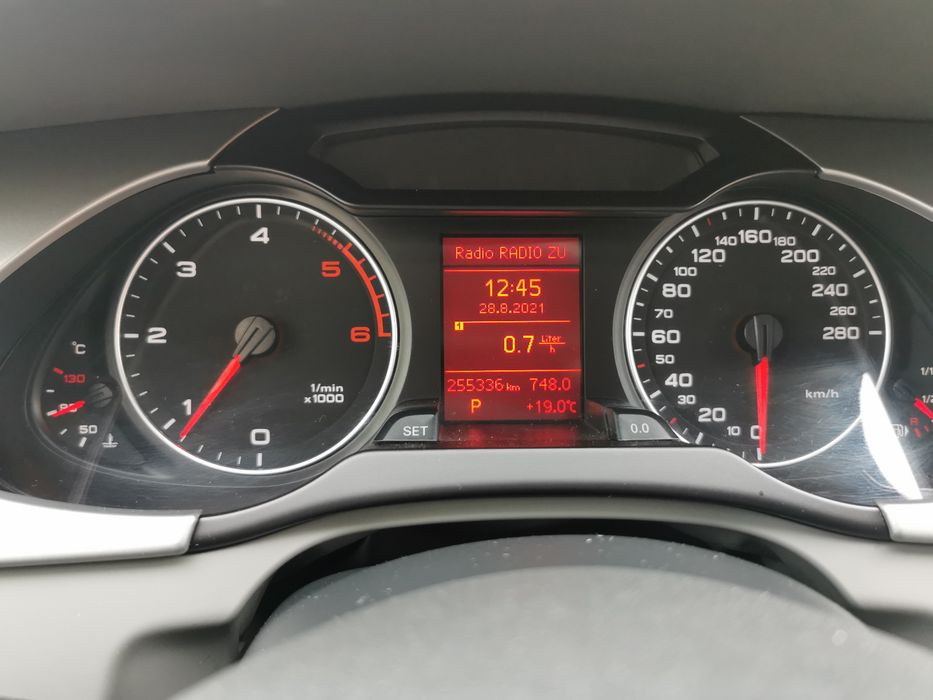 Vând ceasuri audi a4 b8