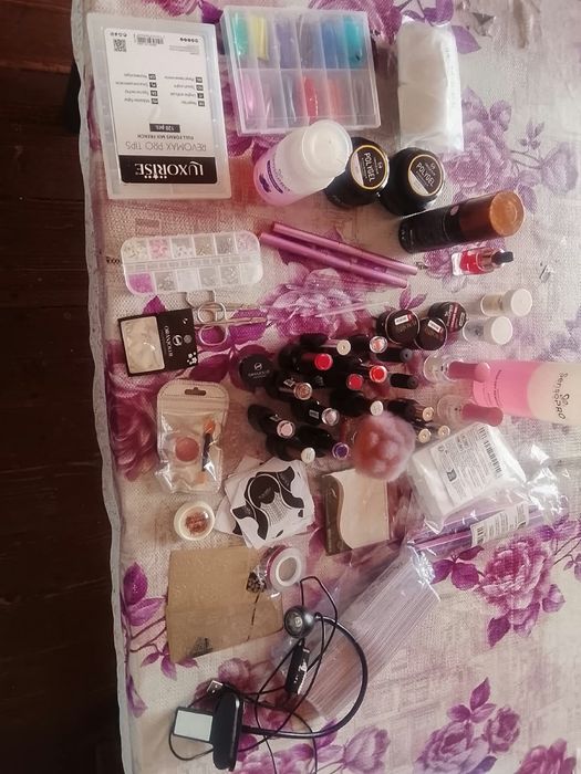 Vand produse manichiura unele noi altele putin folosite sau probate