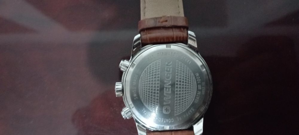 Мужские наручные часы.