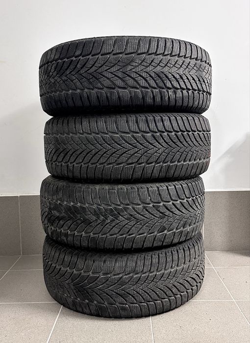 4 бр. зимни гуми Goodyear UltraGrip Ice 215/55 R16