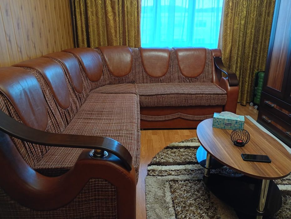 Vând colțar plus fotoliul care se și adaptează la colțar. Dulap