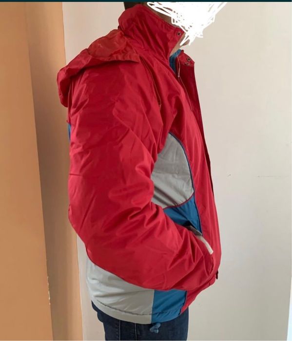 Vand geaca calduroasa(M) noua.