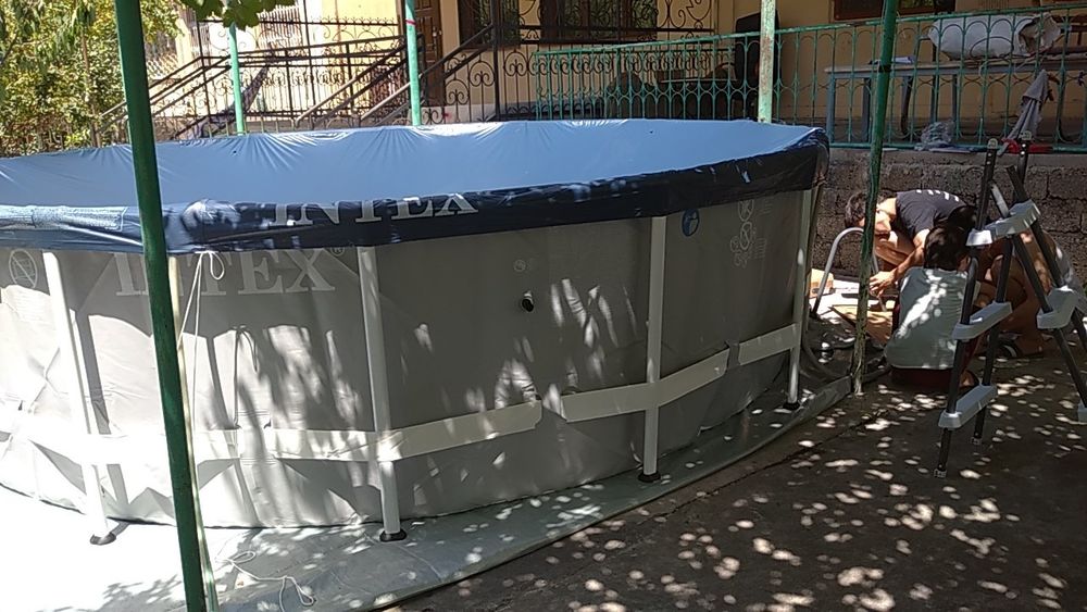 Продаю каркасный бассейн высота1,20 диаметр4 30в отличном состоя