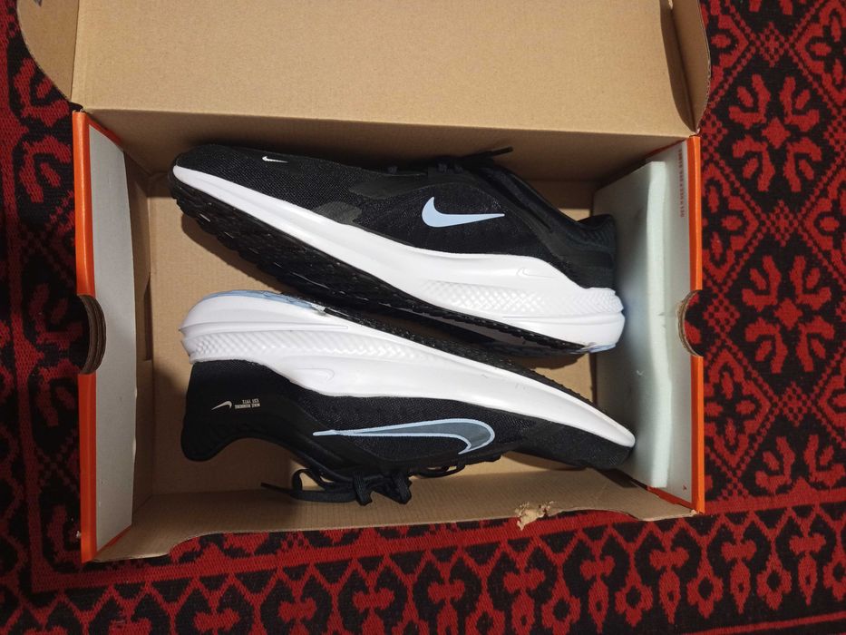 Чисто нови ви Nike