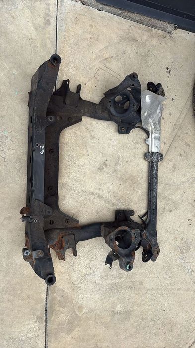 Jug cadru motor bmw e90 e91 e92 e93 320xd 330xd 325xi 330xi