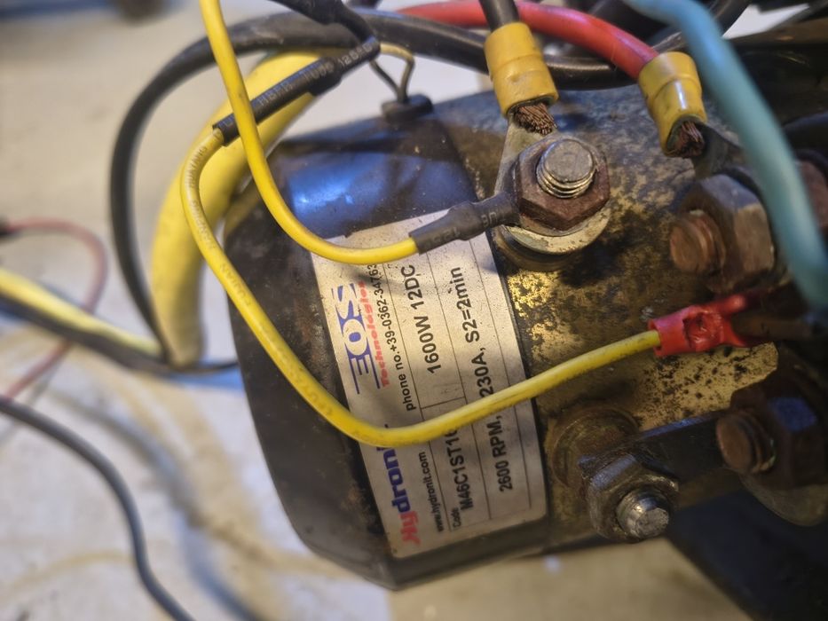 Vând pompa basculare 12 v