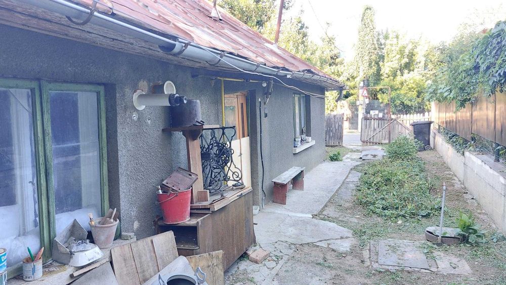 Proprietar vand casă bătrânească Sc = 90,4 mp pe teren 267 mp, str.ALBINEȚ, zona Tg.Cucu-P.Fier, C.U. P+1