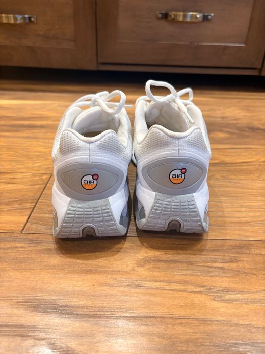 Nike Air Max DN в бяло с металик сребристи елементи